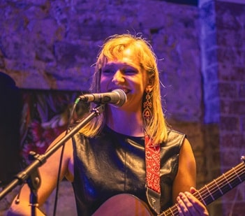 Easter Monday picnics and music at Sinclairs Gully with Hannah Margaret